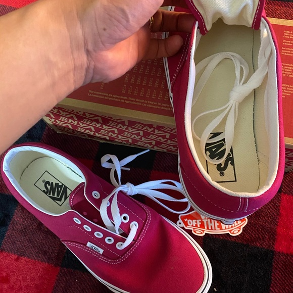 Vans “OFF THE WALL” Classic Skateboarding shoes - Picture 6 of 12